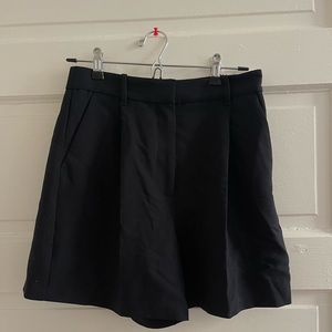 Abercrombie & Fitch Women’s Black Pleated Shorts - S